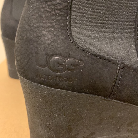 🖤Adorable UGG Booties🖤 - Picture 2 of 9